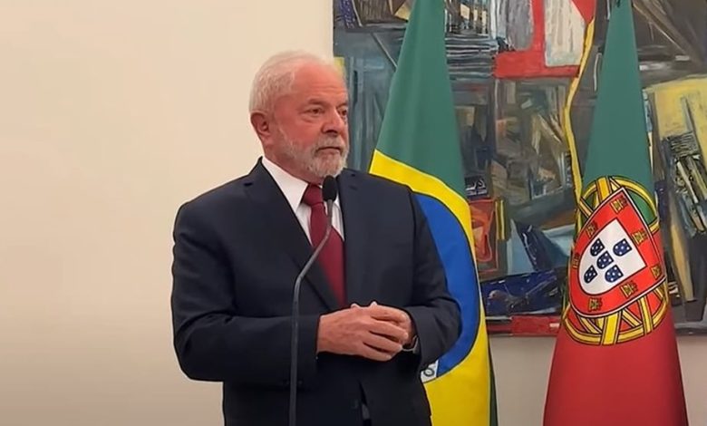 Lula da Silva protestado enquanto discursava no parlamento português